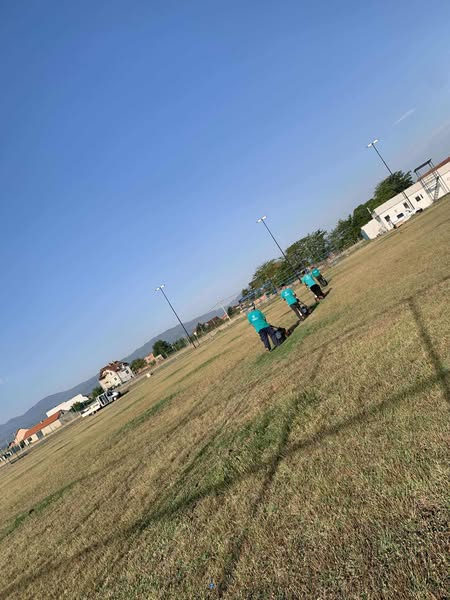 Për një fushë sportive të pastër dhe të gjelbër!
