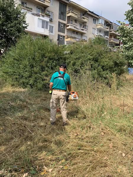 📍Në oborrin e Gjimnazit “Dr. Shaban Hashani” – Ferizaj