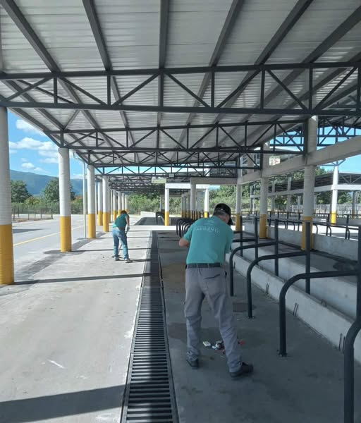 NPL "Ambienti" Sh.A vazhdon me përkushtim mirëmbajtjen dhe pastrimin e tregut të kafshëve në Muhoc