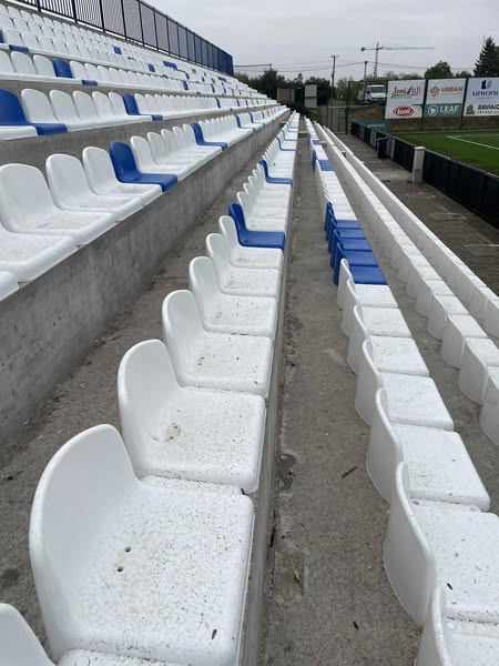 Punëtorët tanë të NPL "Ambienti" Sh.A kanë kryer pastrimin e stadionit të qytetit